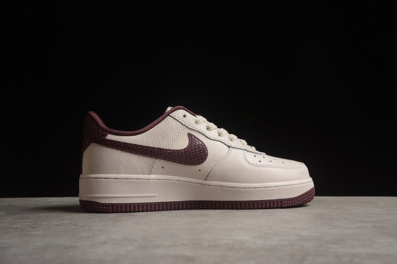 Tênis Nike Air Force 1 ‘07 Red Dragon