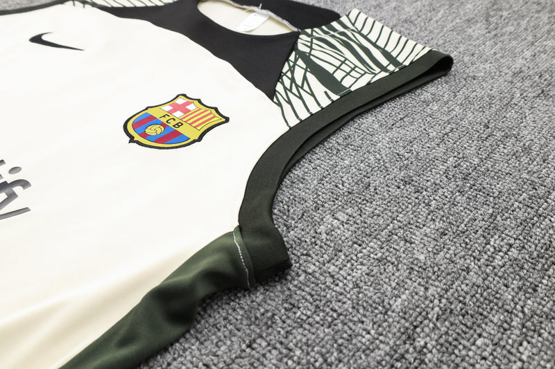 Conjunto camiseta y pantalón corto Barcelona entrenamiento 2023/24 beige y verde