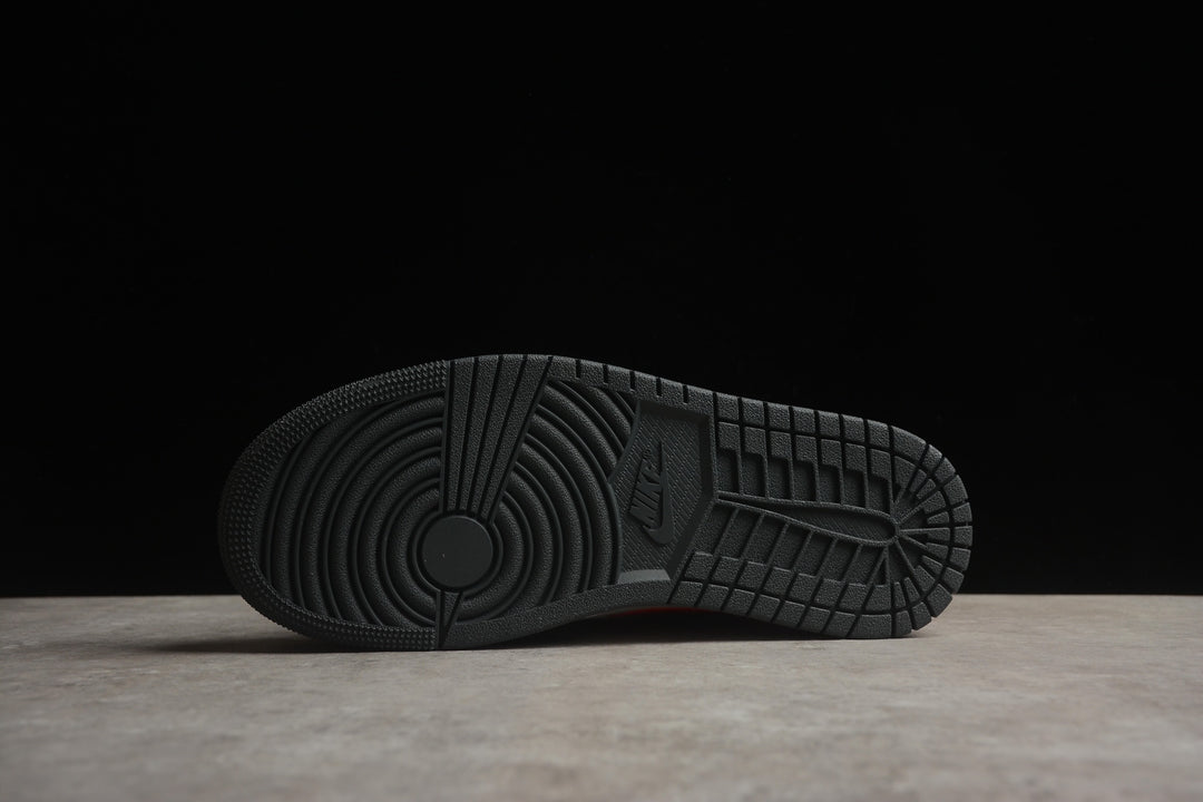 Tênis Nike Air Jordan 1 Mid Chicago Black Toe