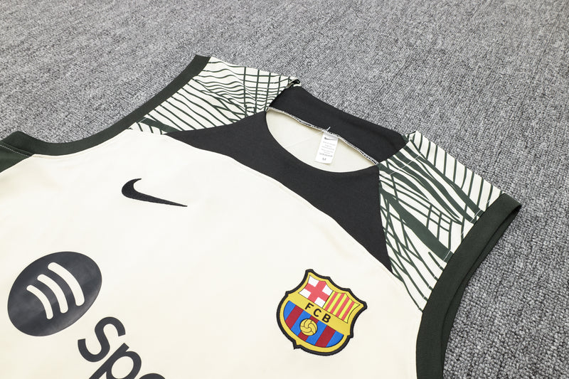 Conjunto camiseta y pantalón corto Barcelona entrenamiento 2023/24 beige y verde