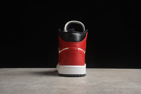 Tênis Nike Air Jordan 1 Mid Chicago Black Toe