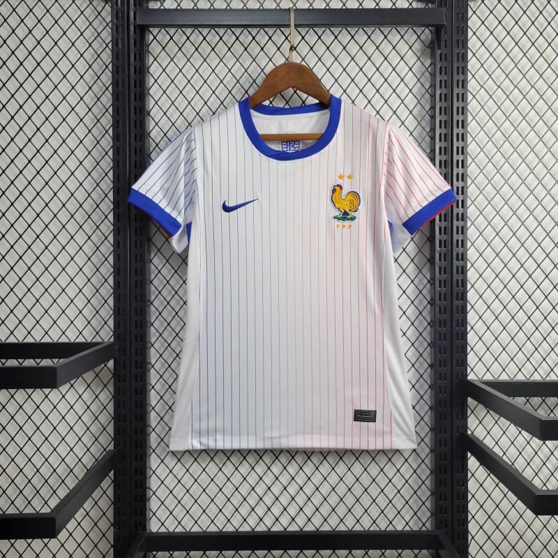 camisa-camiseta-da-frança-nova-lançamento-da-temporada-2024/25-24/25-eurocopa-nike-ii-2-segunda-reserva-away-branca-listras-listrada-pijama-mbappe-griezmann-feminina-baby-look-versão-modelo-torcedor-tailandesa-réplica