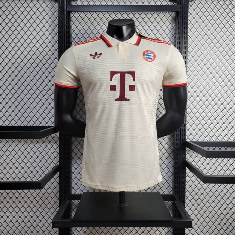 camisa-camiseta-do-bayern-de-munique-adidas-nova-lançamento-da-temporada-2024/25-24/25-branca-bege-trevo-gola-polo-t-harry-kane-iii-3-terceira-third-visitante-masculina-versão-jogador-player-tailandesa-réplica-pro-mantos