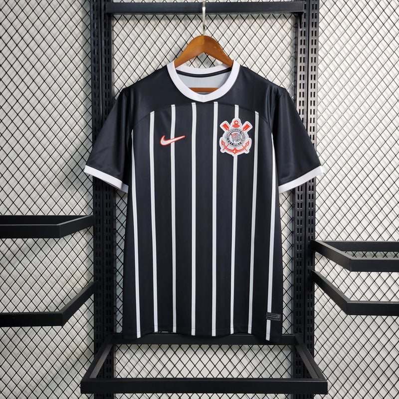 camisa-camiseta-nike-do-corinthians-da-temporada-2023/24-23/24-preta-listrada-ii-2-segunda-reserva-away-visitante-democracia-corinthiana-masculina-versão-modelo-torcedor-tailandesa-réplica-pro-mantos