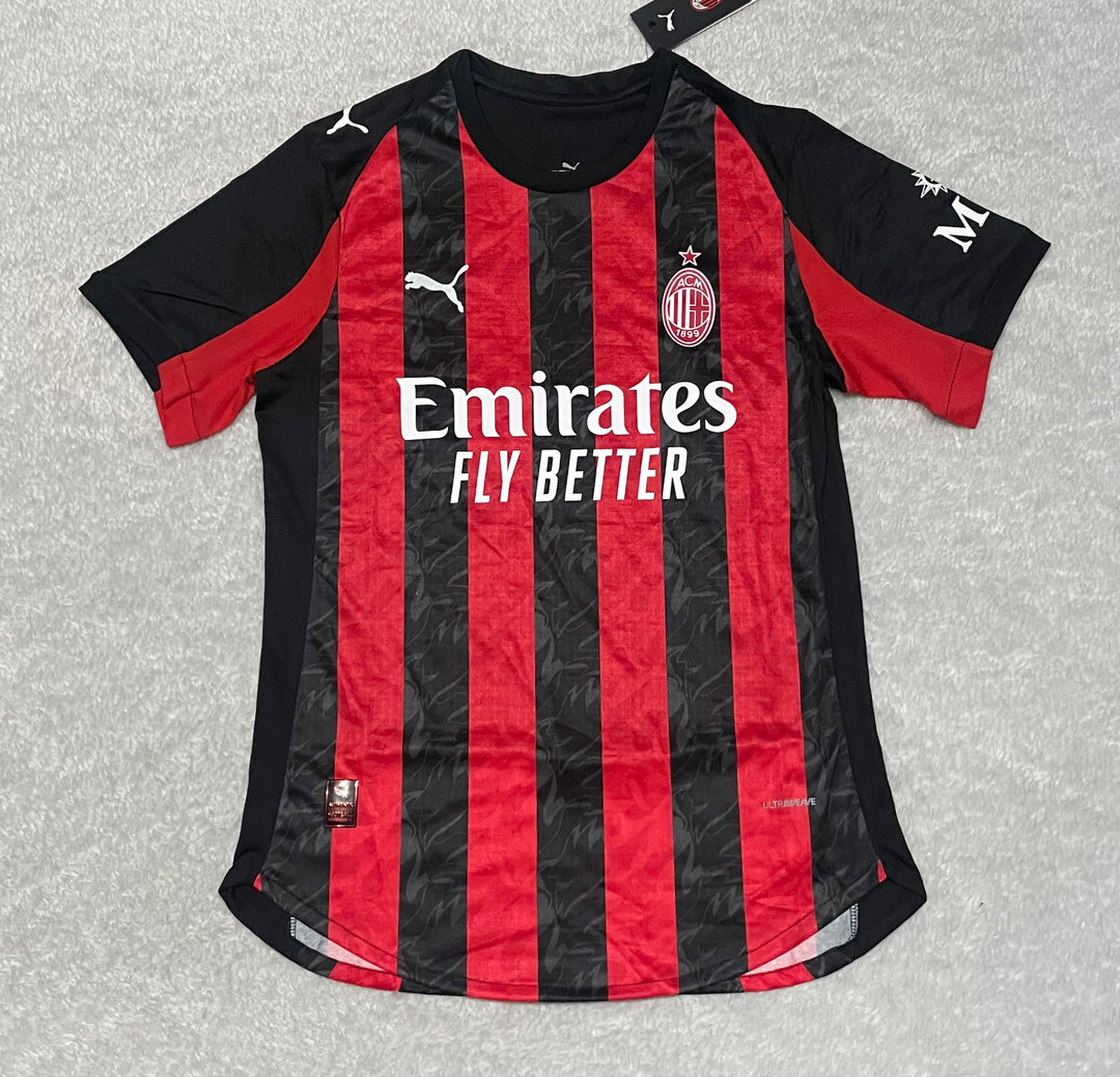 camisa camiseta blusa do milan nova lançamento da temporada 2025/26 25/25 i 1 titular principal primeira home listrada vermelha e preta masculina versão jogador tailandesa réplica pro mantos