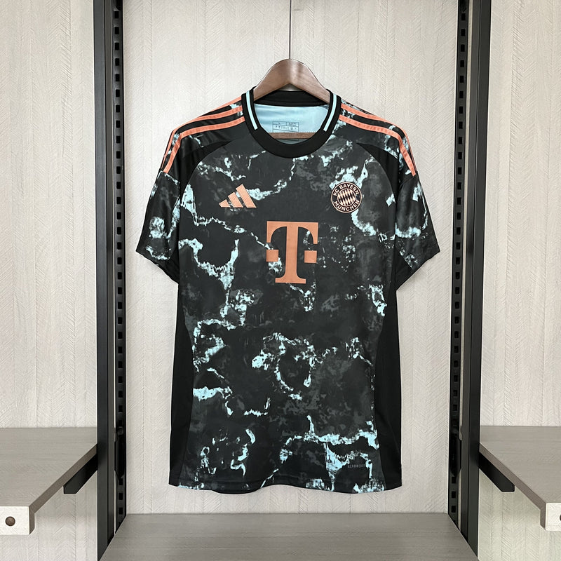 comprar-camisa-camiseta-blusa-do-bayern-de-munique-nova-lançamento-adidas-da-temporada-2024/25-24/25-ii-2-segunda-reserva-away-visitante-verde-manchas-t-masculina-versão-modelo-torcedor-tailandesa-réplica-pro-mantos