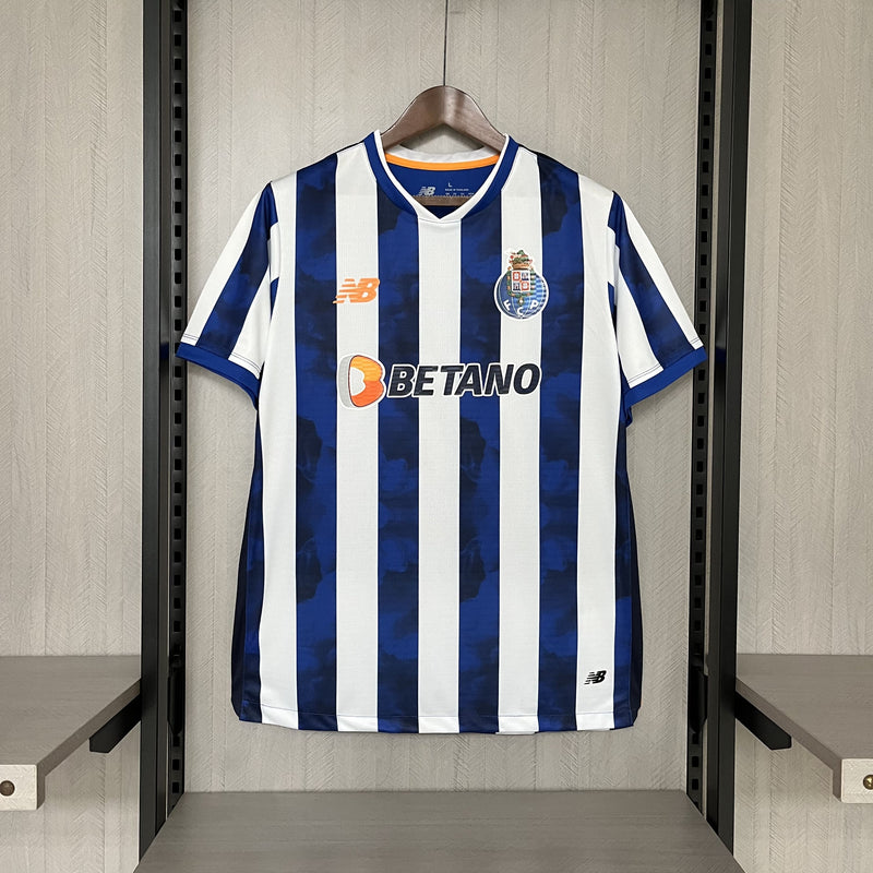 comprar-camisa-camiseta-blusa-do-fc-porto-nova-lançamento-new-balance-da-temporada-2024/25-24/25-i-1-titular-principal-primeira-home-azul-com-branco-listrada-betano-masculina-versão-modelo-torcedor-tailandesa-réplica-pro-mantos