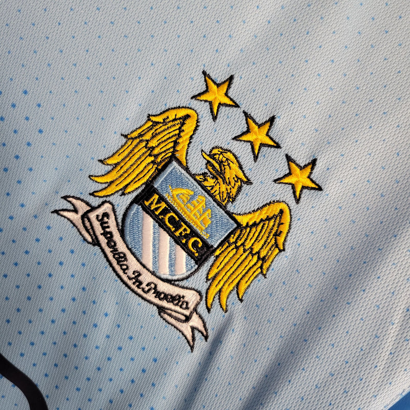 comprar-camisa-camiseta-blusa-do-manchester-city-retrô-antiga-da-temporada-2011/2012-11/12-azul-i-1-titular-principal-home-etihad-carlitos-tevez-aguero-david-silva-kompany-nasri-yaya-toure-título-campeão-da-premier-league-masculina