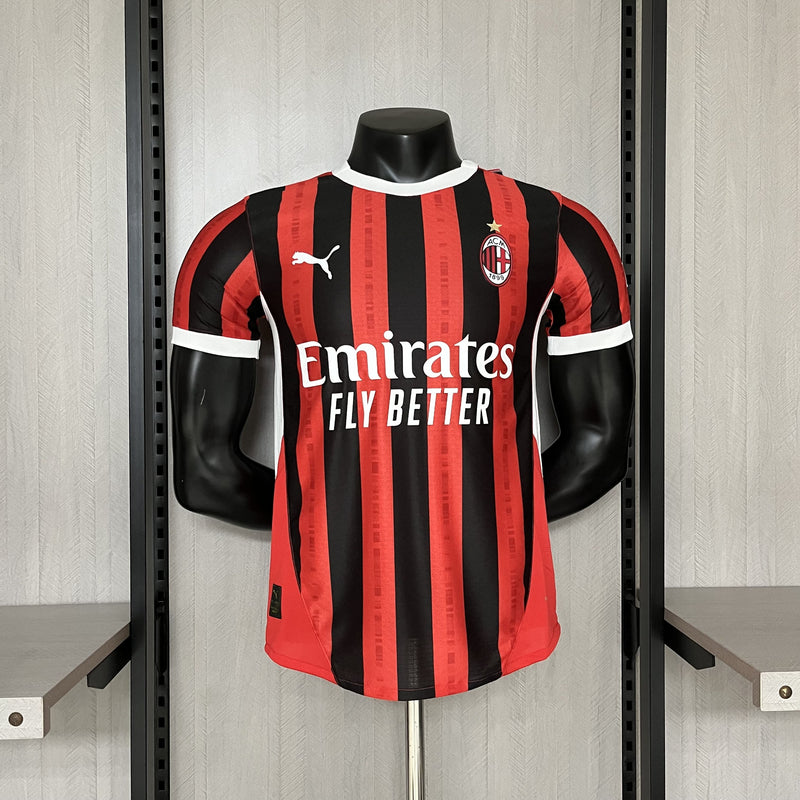 comprar-camisa-camiseta-blusa-do-milan-nova-lançamento-puma-da-temporada-2024/25-24/25-i-1-titular-principal-primeira-home-emirates-vermelha-e-preto-listrada-masculina-versão-modelo-jogador-player-tailandesa-réplica-pro-mantos