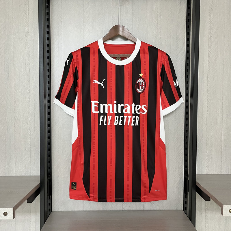 comprar-camisa-camiseta-blusa-do-milan-nova-lançamento-puma-da-temporada-2024/25-24/25-i-1-titular-principal-primeira-home-emirates-vermelha-e-preto-listrada-masculina-versão-modelo-torcedor-tailandesa-réplica-pro-mantos