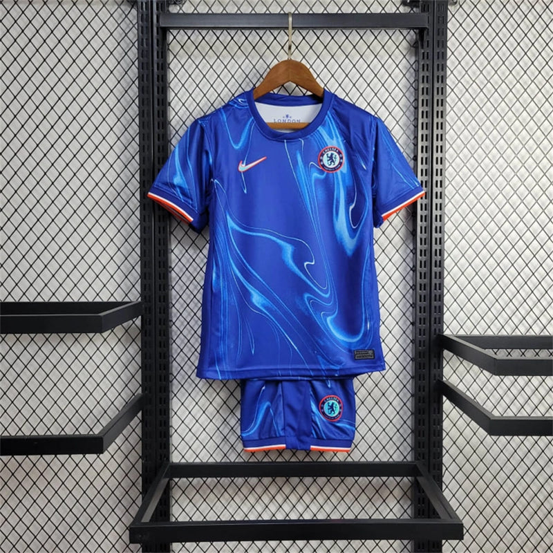 conjunto-kit-com-calção-infantil-kids-para-crianças-camisa-camiseta-do-chelsea-nova-lançamento-nike-da-temporada-2024/25-24/25-i-1-titular-principal-primeira-home-azul-e-com-laranja-tailandesa-réplica-pro-mantos-cole-palmer