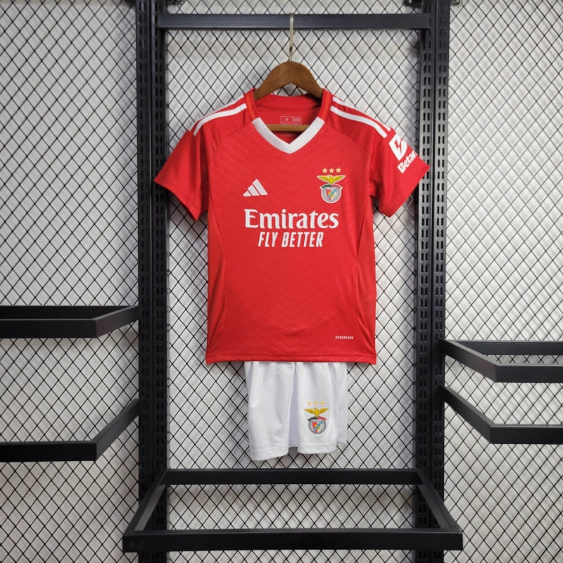 conjunto-kit-infantil-para-crianças-com-calção-camisa-camiseta-do-benfica-adidas-nova-lançamento-da-temporada-2024/25-vermelha-i-1-titular-principal-primeira-home-emirates-tailandesa-pro-mantos-réplica-di-maria