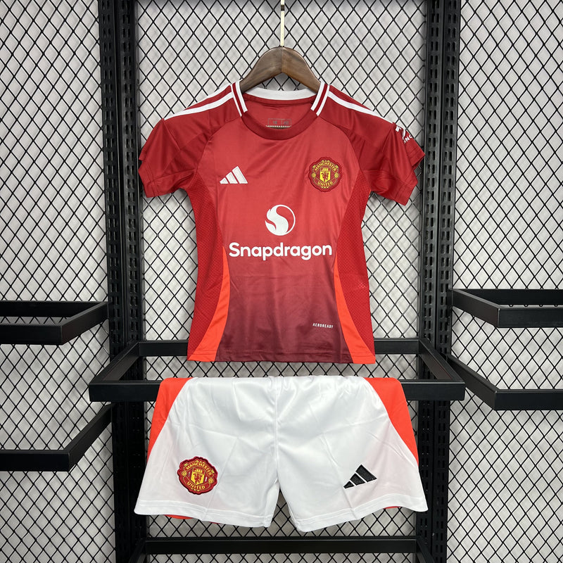 conjunto-kit-infantil-para-crianças-com-calção-short-camisa-camiseta--do-manchester-united-nova-lançamento-adidas-da-temporada-2024/25-24/25-i-1-titular-principal-primeira-home-vermelha-snapdragon-tailandesa-réplica-pro-mantos